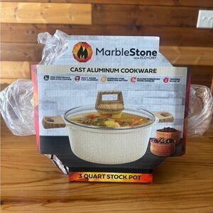 MARBLE Cream Speckled 3-Quart Stock Pot with Glass Lid and Wood-Look Handles